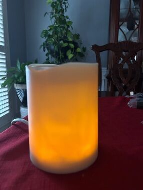 Scentsy flickering candlelight White Pillar Candle with Amber Glow